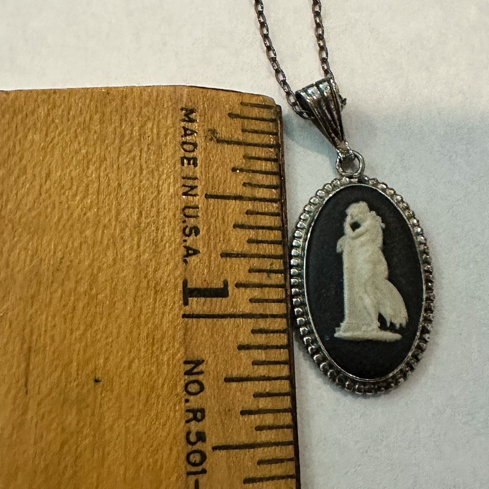 Wedgwood Gray and White Cameo Pendant - Picture 3 of 4